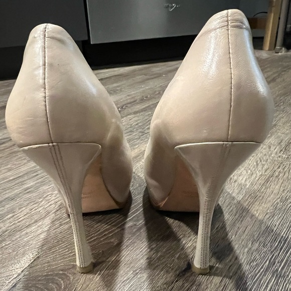 Guess by Marciano Beige Leather Platform Heel Pumps - Picture 4 of 6